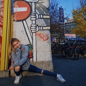 Meet your Posher, Alexis